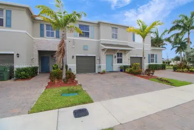 789 SE 16th Ct, Homestead: photo 1 of 28