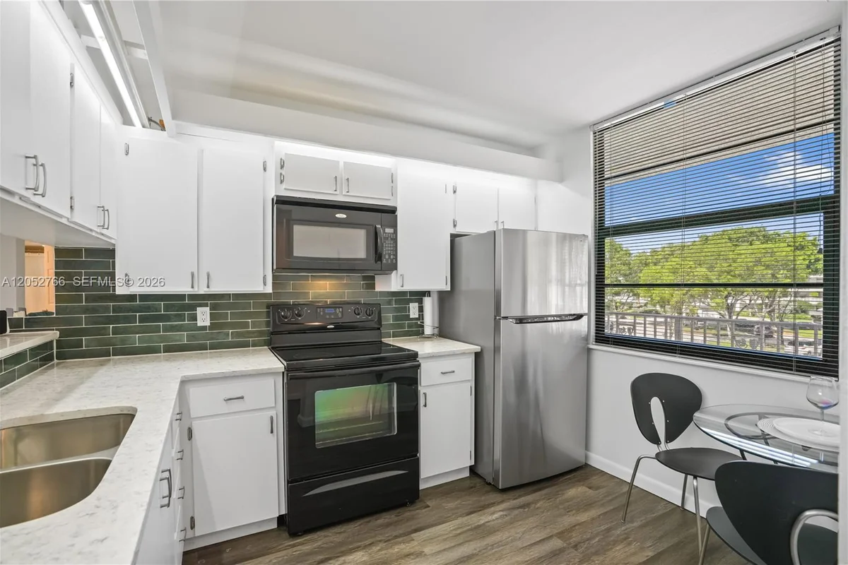 3516 Whitehall Dr #301, West Palm Beach: photo 1 of 27