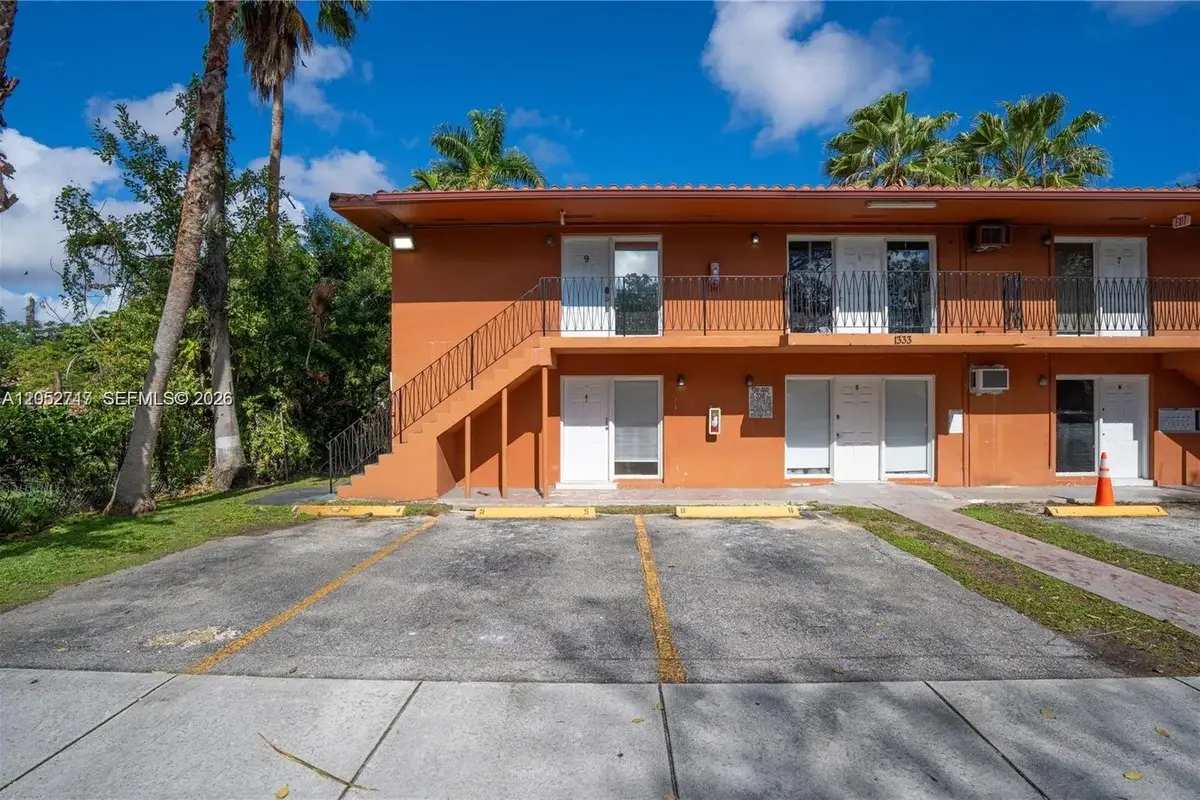 1333 NW 15th St #2, Miami: photo 1 of 21