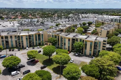 11790 SW 18th St #519-3, Miami: photo 1 of 29