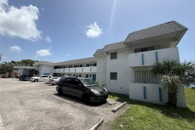 19051 NE 2nd Ave #1517, Miami: photo 1 of 11
