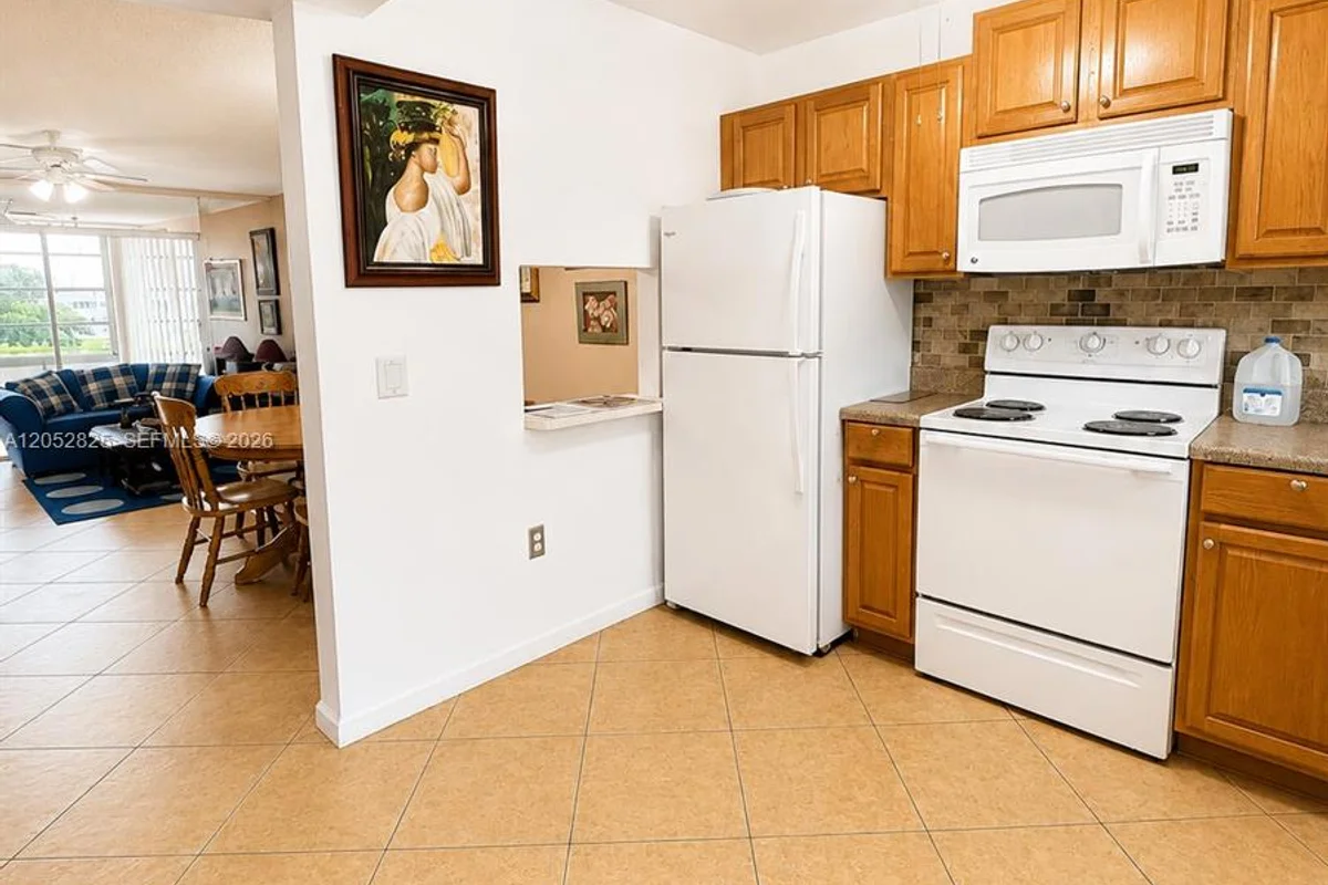 8220 Sunrise Lakes Blvd #309, Sunrise: photo 1 of 16