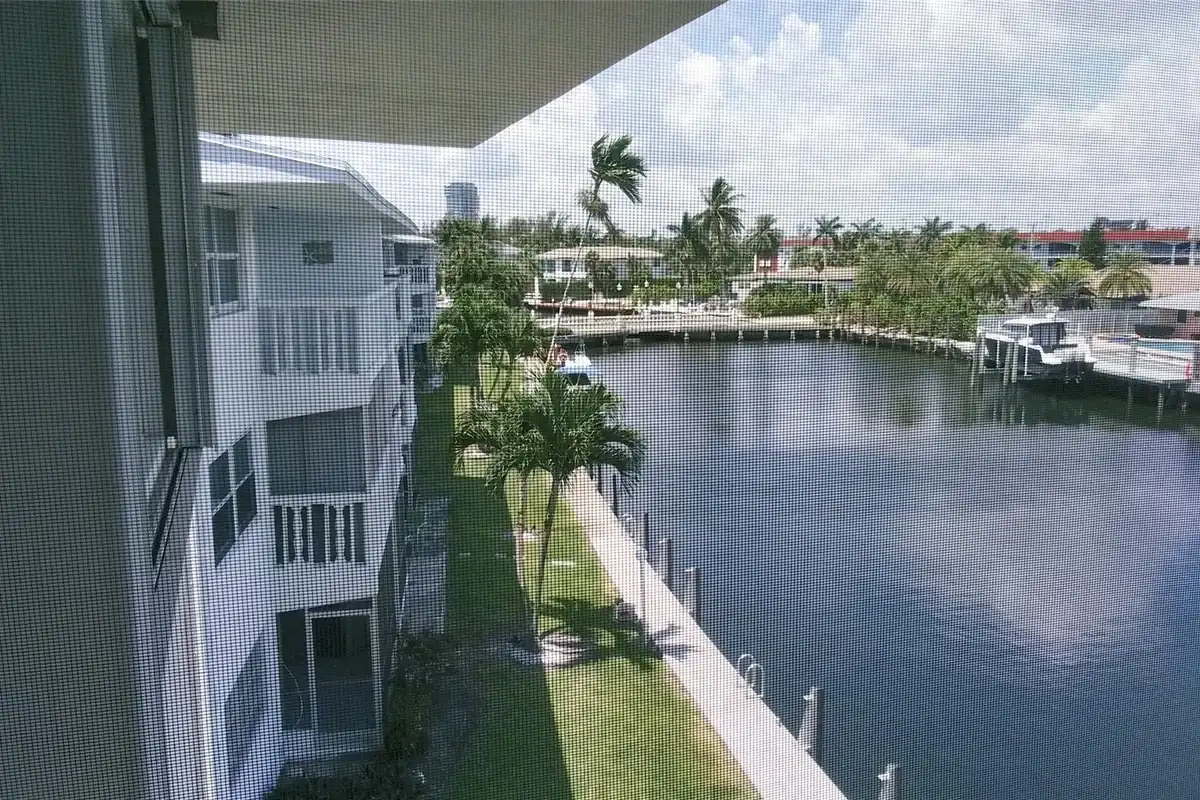 460 Paradise Isle Blvd #301, Hallandale Beach: photo 1 of 27