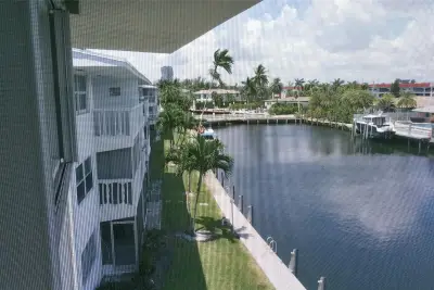 460 Paradise Isle Blvd #301, Hallandale Beach: photo 1 of 27