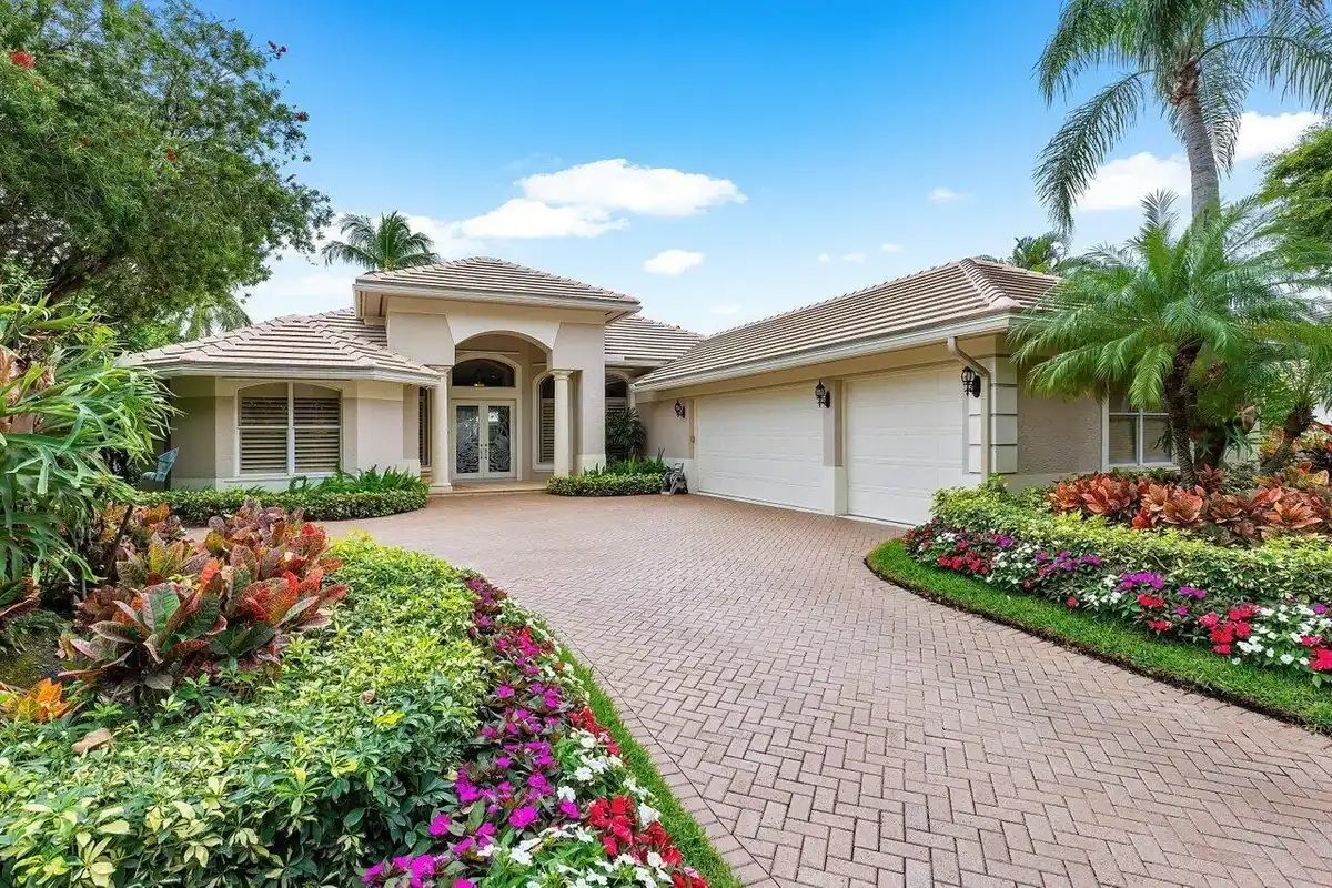 3 Bermuda Lake Dr, Palm Beach Gardens: photo 1 of 93