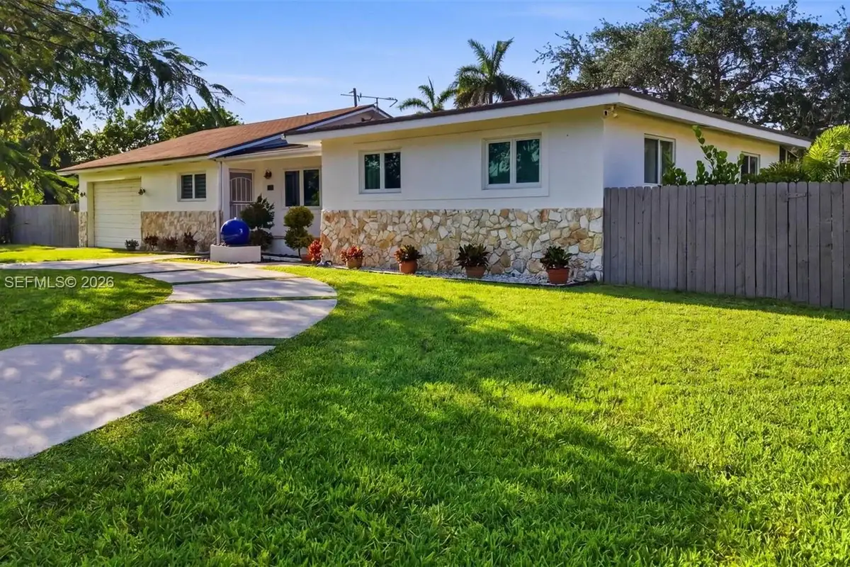10795 SW 34th St #1, Miami: photo 1 of 55