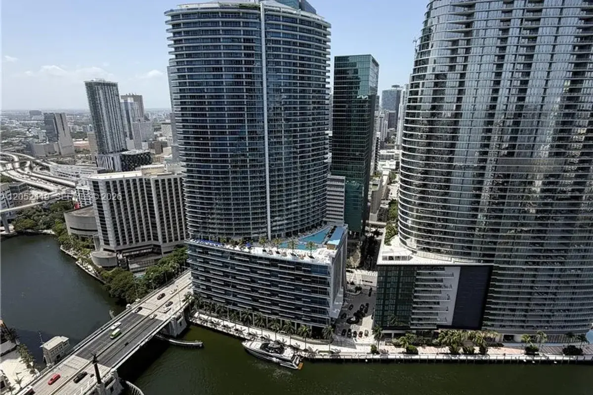 475 Brickell Ave #4008, Miami: photo 1 of 19