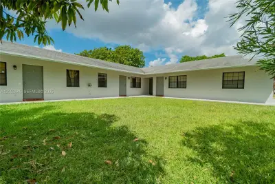 Home in Oakland Park: photo 1 of 6