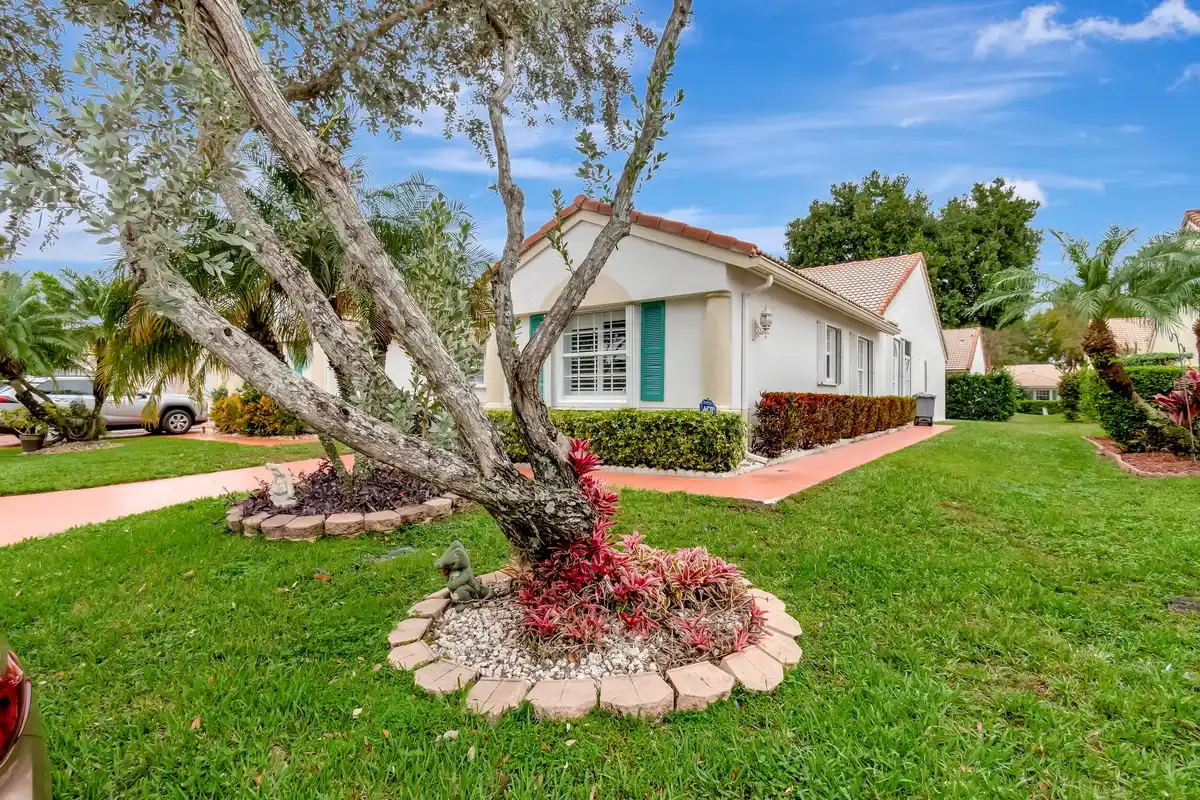 6129 Heliconia Rd, Delray Beach: photo 1 of 33