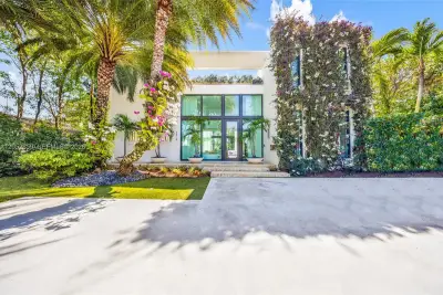 4515 N Michigan Ave, Miami Beach: photo 1 of 95