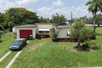 27 NW 18th St, Homestead: photo 1 of 28