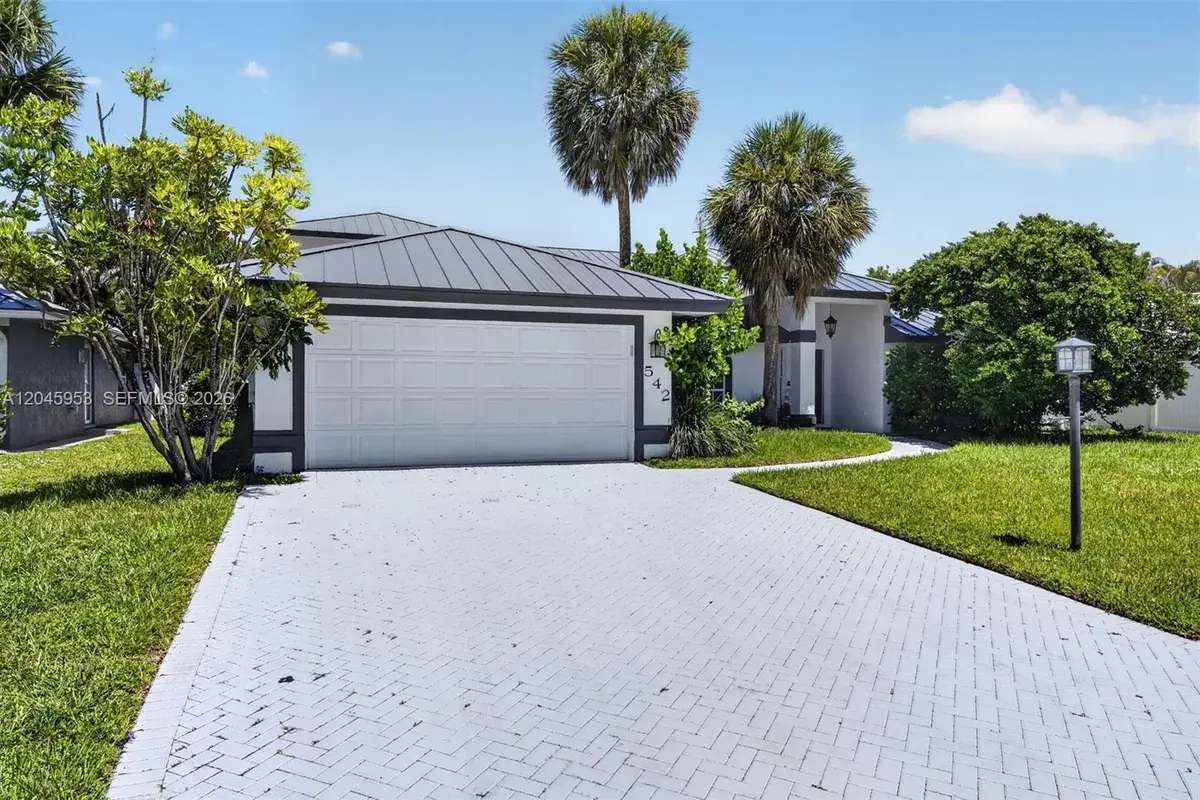 542 N Cypress Dr, Tequesta: photo 1 of 71