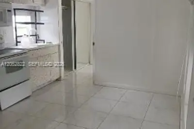 13621 NE 25th Ave, North Miami: photo 1 of 5