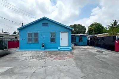 8024 NW 36th Ct, Miami: photo 1 of 1