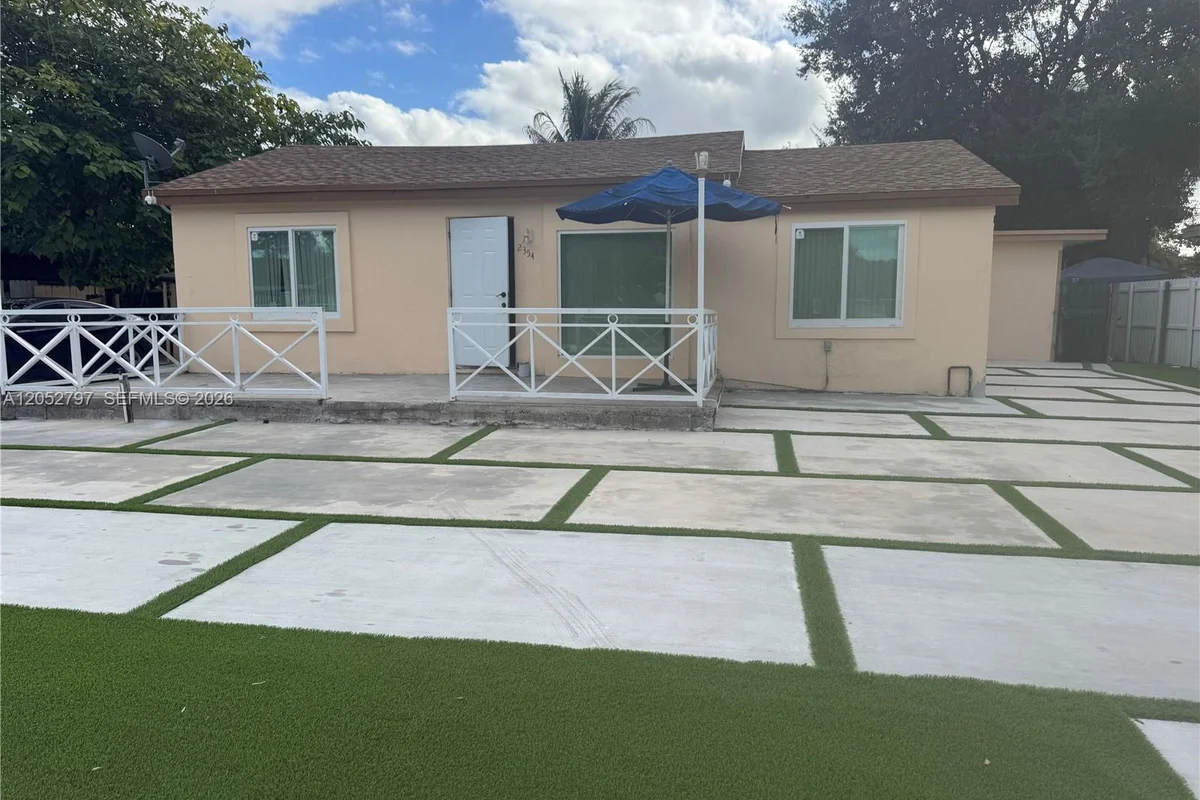 2354 NW 93rd Ter, Miami: photo 1 of 9