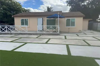 2354 NW 93rd Ter, Miami: photo 1 of 9
