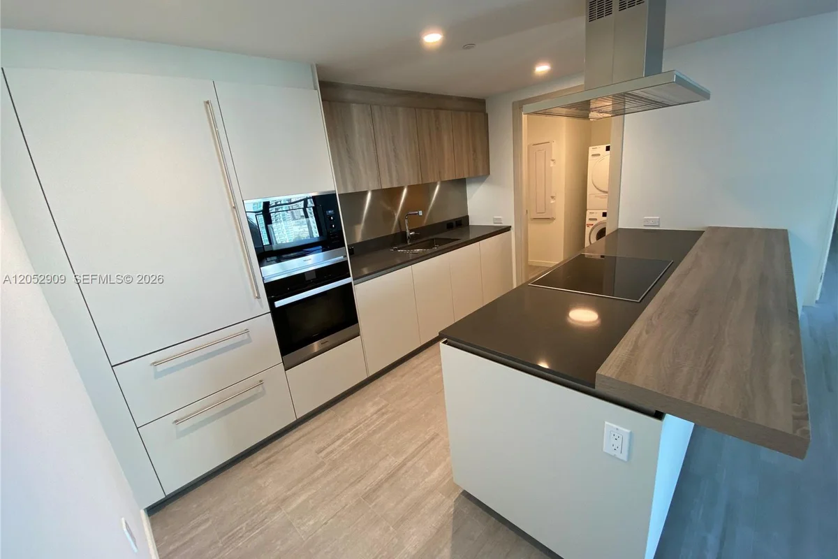 1000 Brickell Plz #3309, Miami: photo 1 of 25