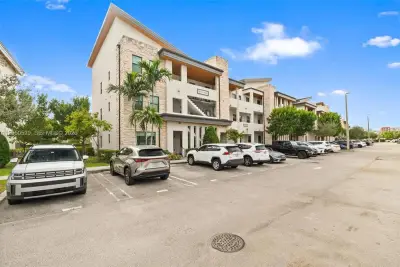 7809 NW 104th Ave #1, Doral: photo 1 of 33