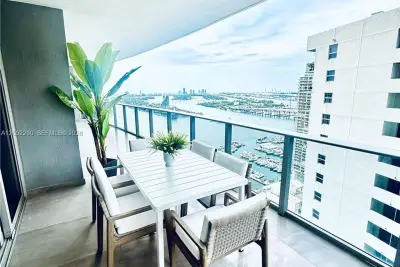 488 NE 18th St #3210, Miami: photo 1 of 31