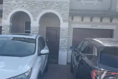 Townhouse in Miami: photo 1 of 4