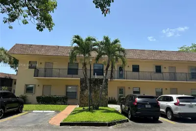 200 Gate Rd #202, Hollywood: photo 1 of 29