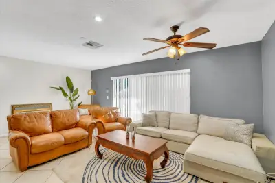 7357 NW 34th St, Lauderhill: photo 1 of 17
