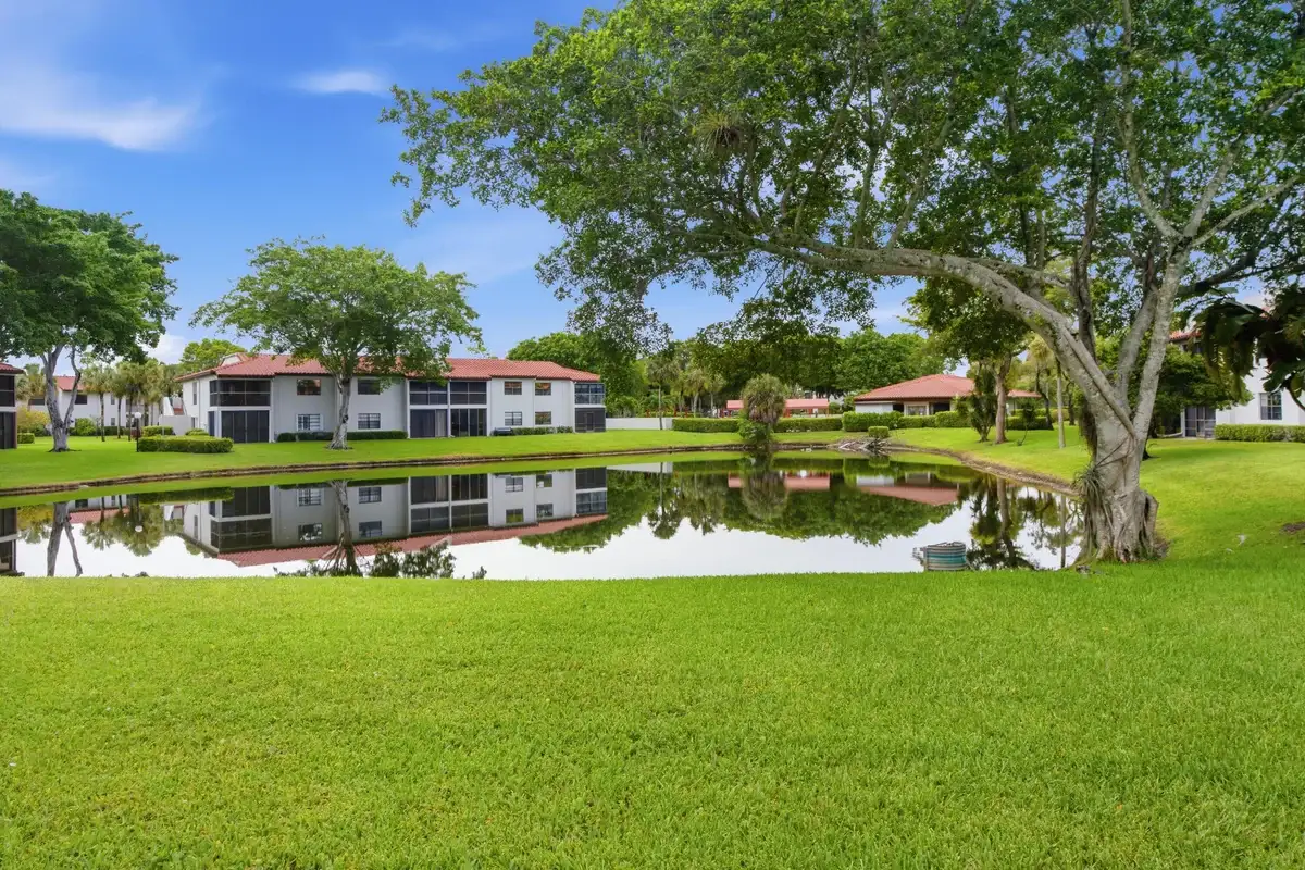 9232 Cypress Ln #2G, Boca Raton: photo 1 of 42