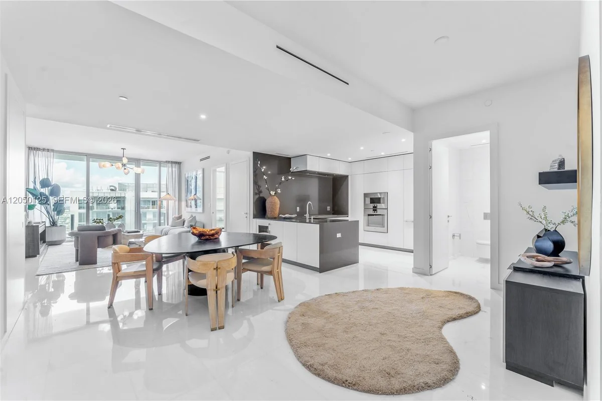 300 Biscayne Blvd Way #4309, Miami: photo 1 of 44