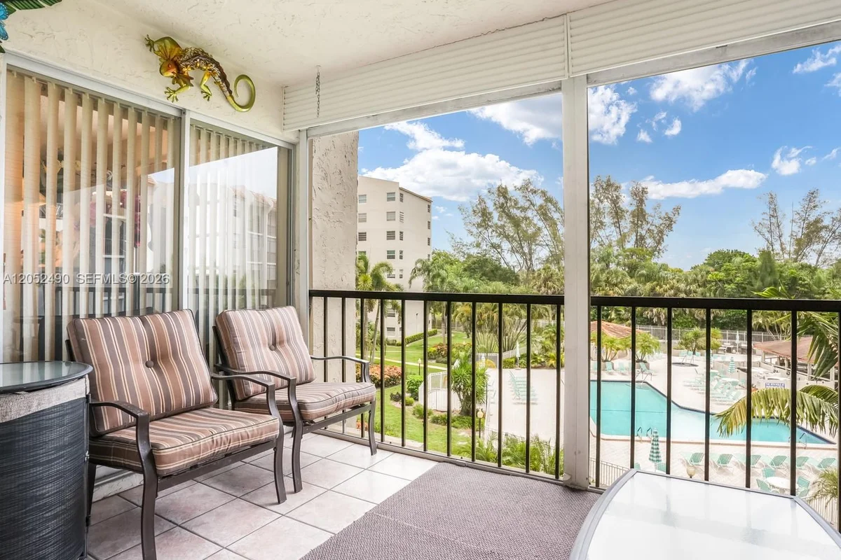 3930 Inverrary Blvd #406-D, Lauderhill: photo 1 of 27