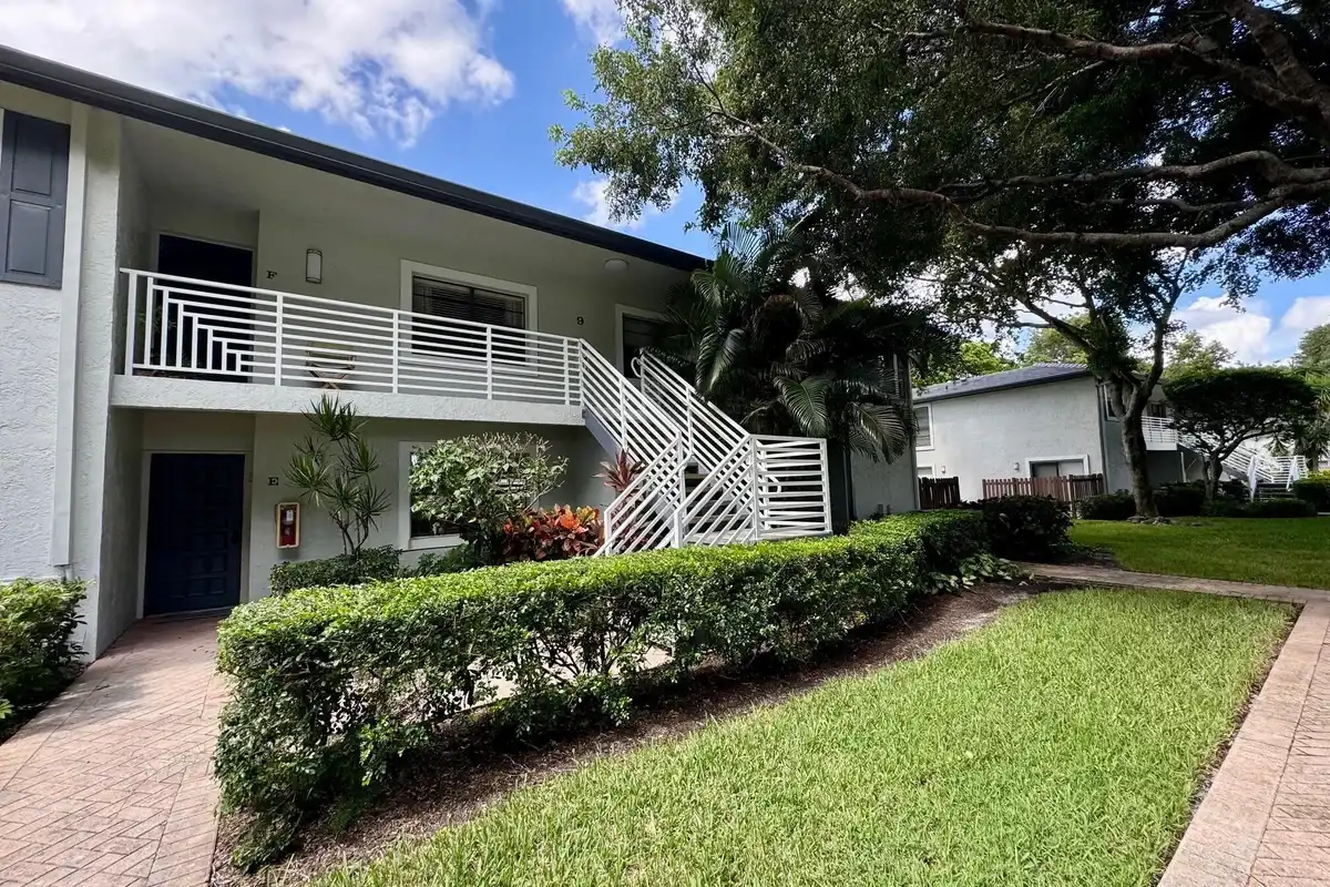 Condo in Boynton Beach: photo 1 of 20