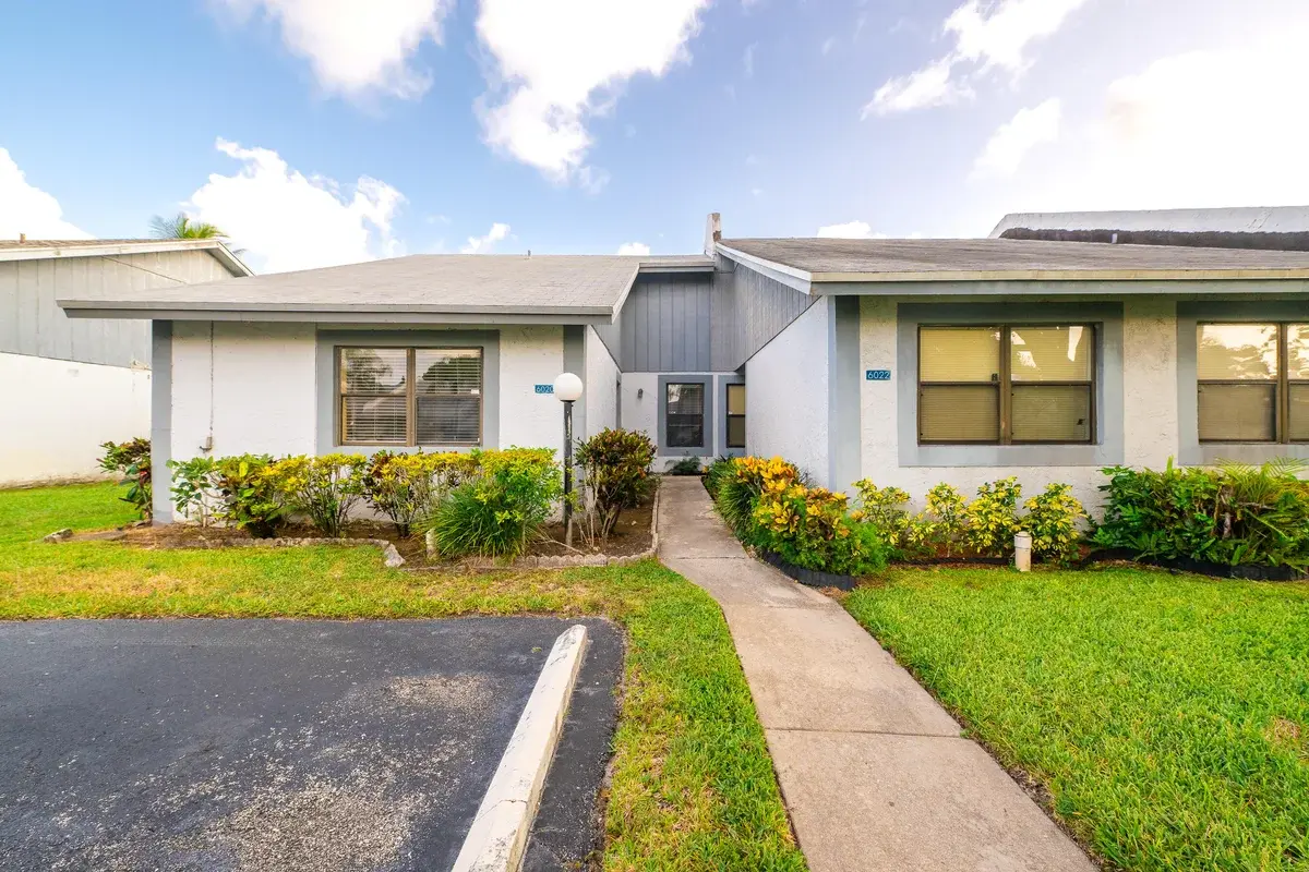 6020 NW 3rd St, Margate: photo 1 of 23