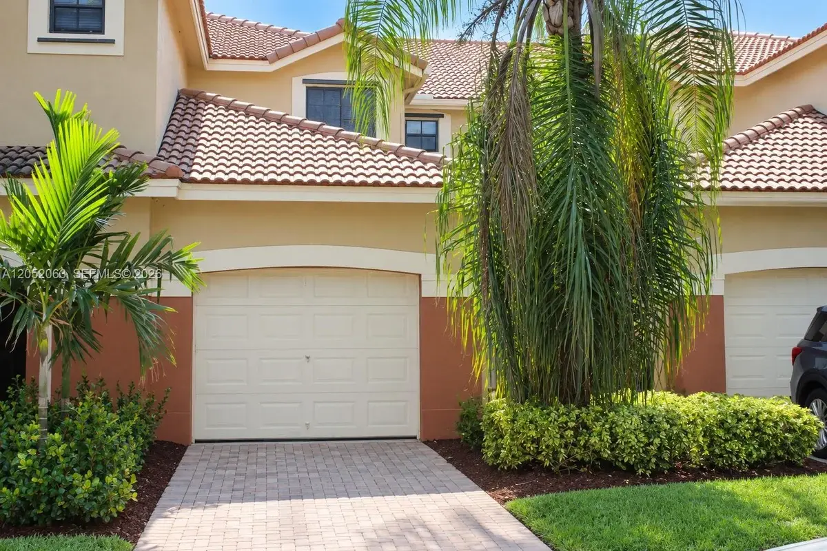 4258 Vineyard Cir, Weston: photo 1 of 25