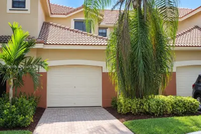 4258 Vineyard Cir, Weston: photo 1 of 25