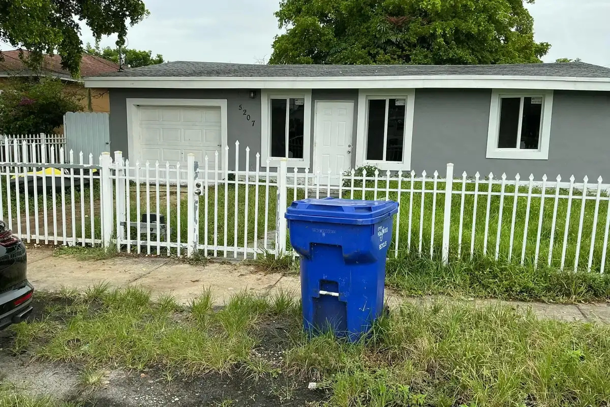 5207 Fletcher St, Hollywood: photo 1 of 11