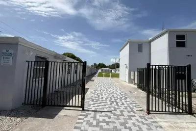 4393 Windsor Ave #15, West Palm Beach: photo 1 of 28