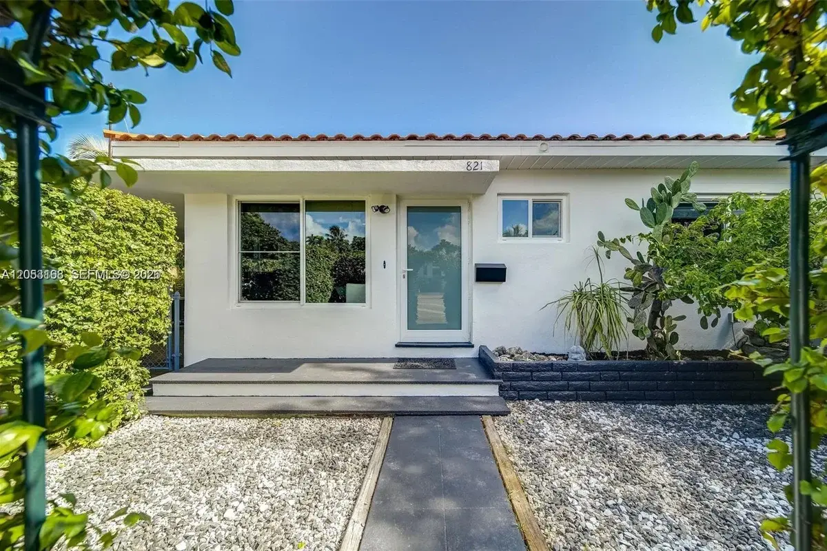 821 84th St, Miami Beach: photo 1 of 20