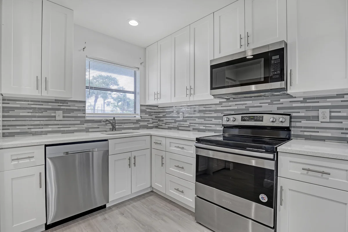 4575 Lucerne Lakes Blvd #103, Lake Worth: photo 1 of 27