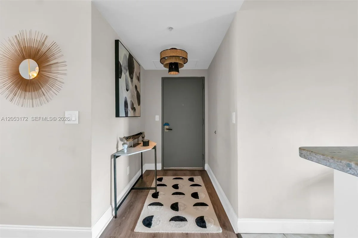 601 NE 36th St #904, Miami: photo 1 of 21
