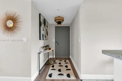 601 NE 36th St #904, Miami: photo 1 of 21