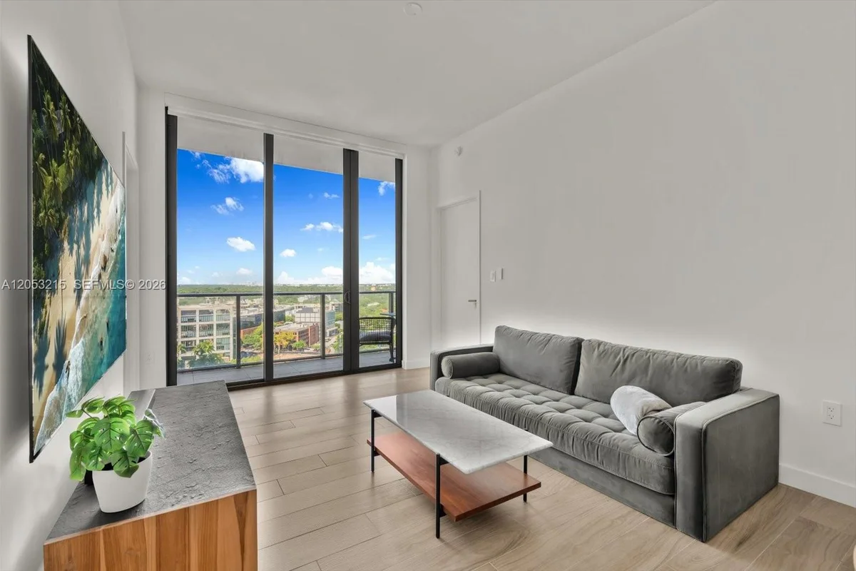 2678 Tigertail Ave #1605, Miami: photo 1 of 21