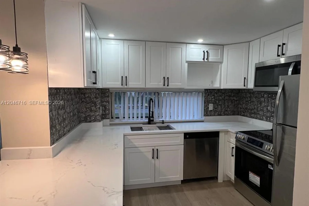 17021 N Bay Rd #124, Sunny Isles Beach: photo 1 of 19