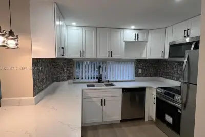17021 N Bay Rd #124, Sunny Isles Beach: photo 1 of 19