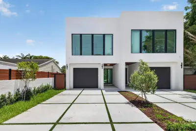 704 SW 9th St, Fort Lauderdale: photo 1 of 77