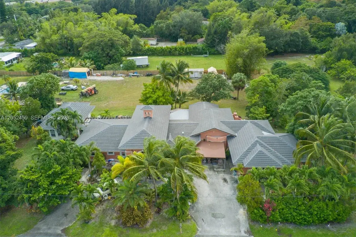 5400 Palm Tree Rd, Plantation: photo 1 of 13
