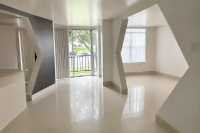 3690 Inverrary Dr #2Z, Lauderhill: photo 1 of 30