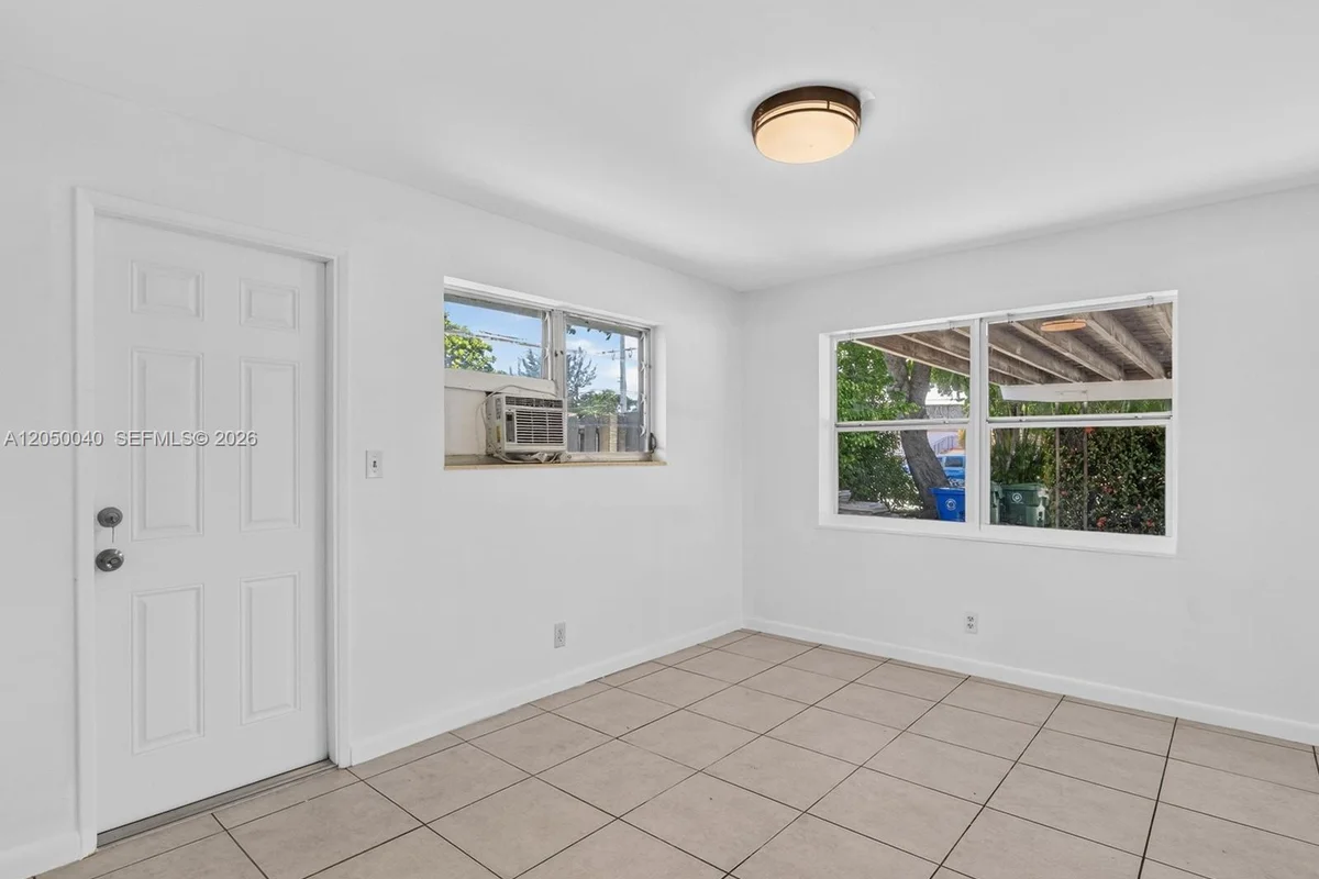 2513 NE 33rd Ave #1-2, Fort Lauderdale: photo 1 of 21