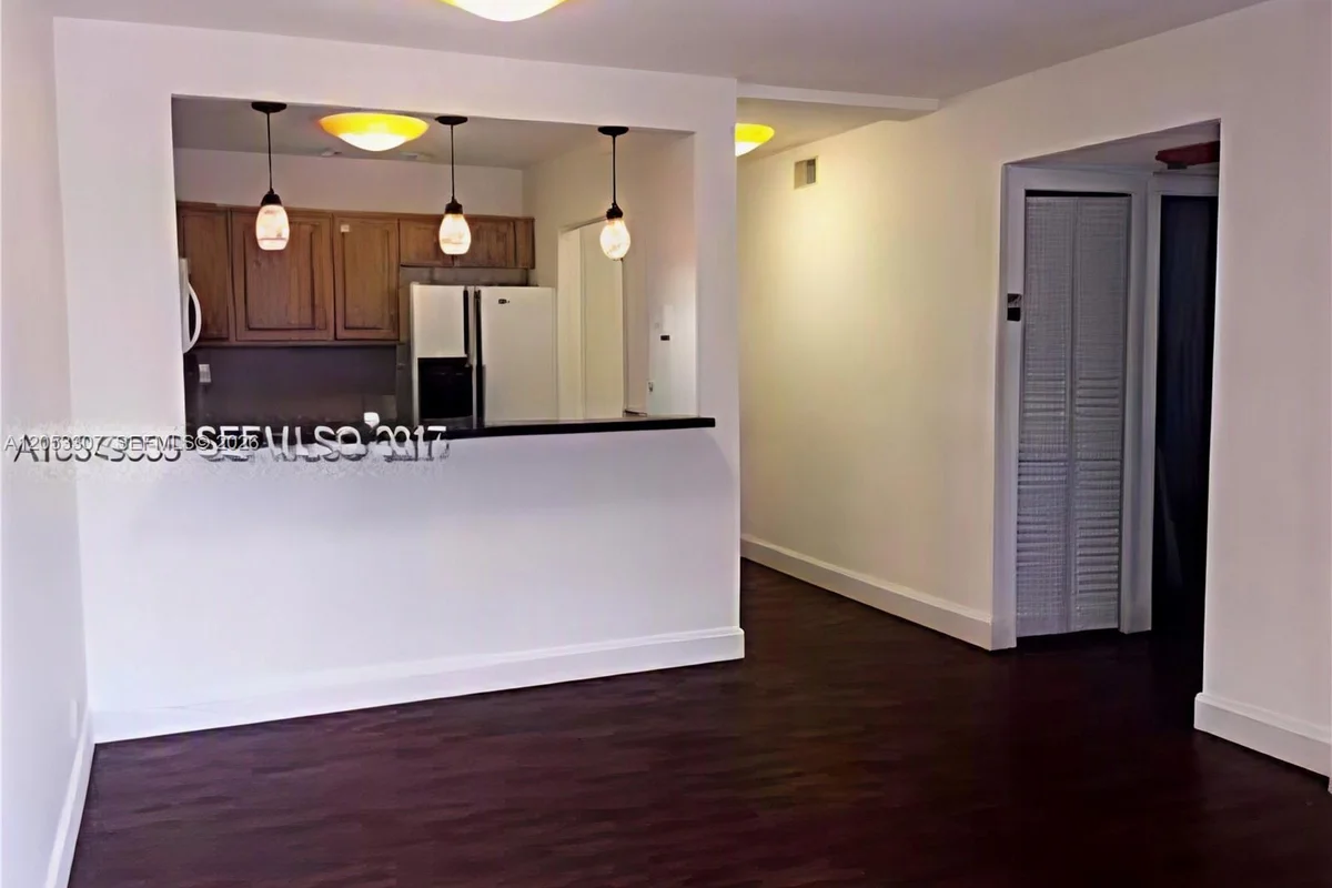8185 NW 7 St #101, Miami: photo 1 of 8