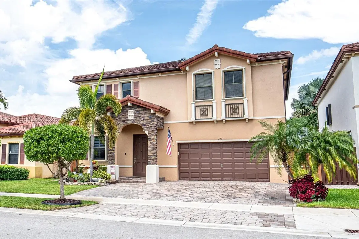 132 NE 26th Ave, Homestead: photo 1 of 91