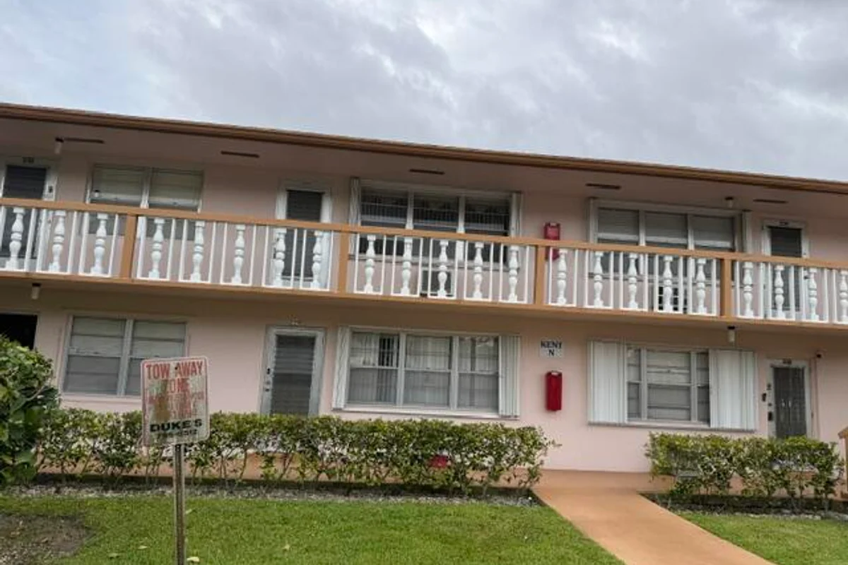 230 N Kent N, West Palm Beach: photo 1 of 13
