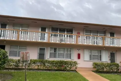 230 N Kent N, West Palm Beach: photo 1 of 13